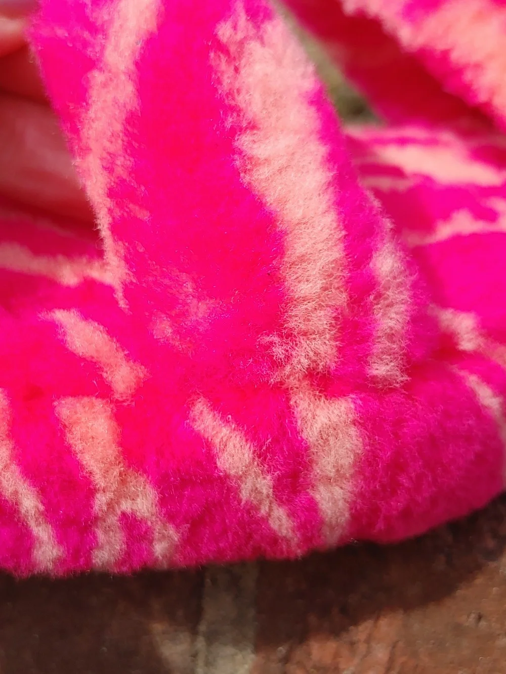 UGG Oh Yeah Pink Zebra Slipper Size 6 (Youth) (1301)